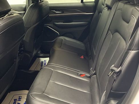 Used 2025 Jeep Grand Cherokee Limited image 22