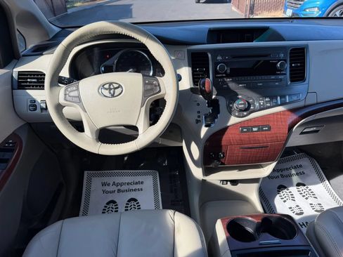 Used 2011 Toyota Sienna XLE AWD/4WD image 20