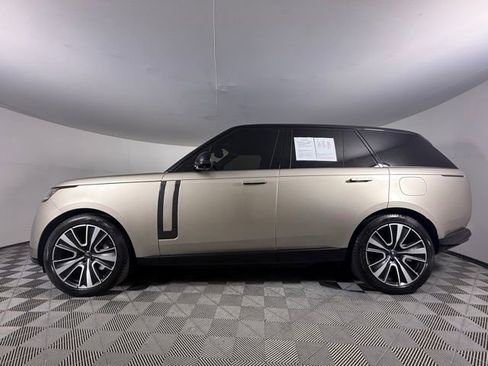 Used 2025 Land Rover Range Rover SE AWD/4WD image 3