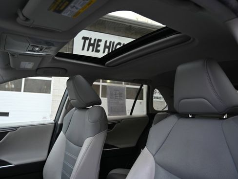 Used 2021 Toyota RAV4 Limited image 3