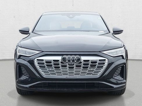 Used 2024 Audi Q8 e-tron Premium Plus w/ Premium Plus Package AWD/4WD image 2