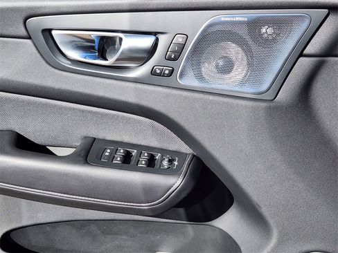 Used 2024 Volvo XC60 T8 Polestar image 3