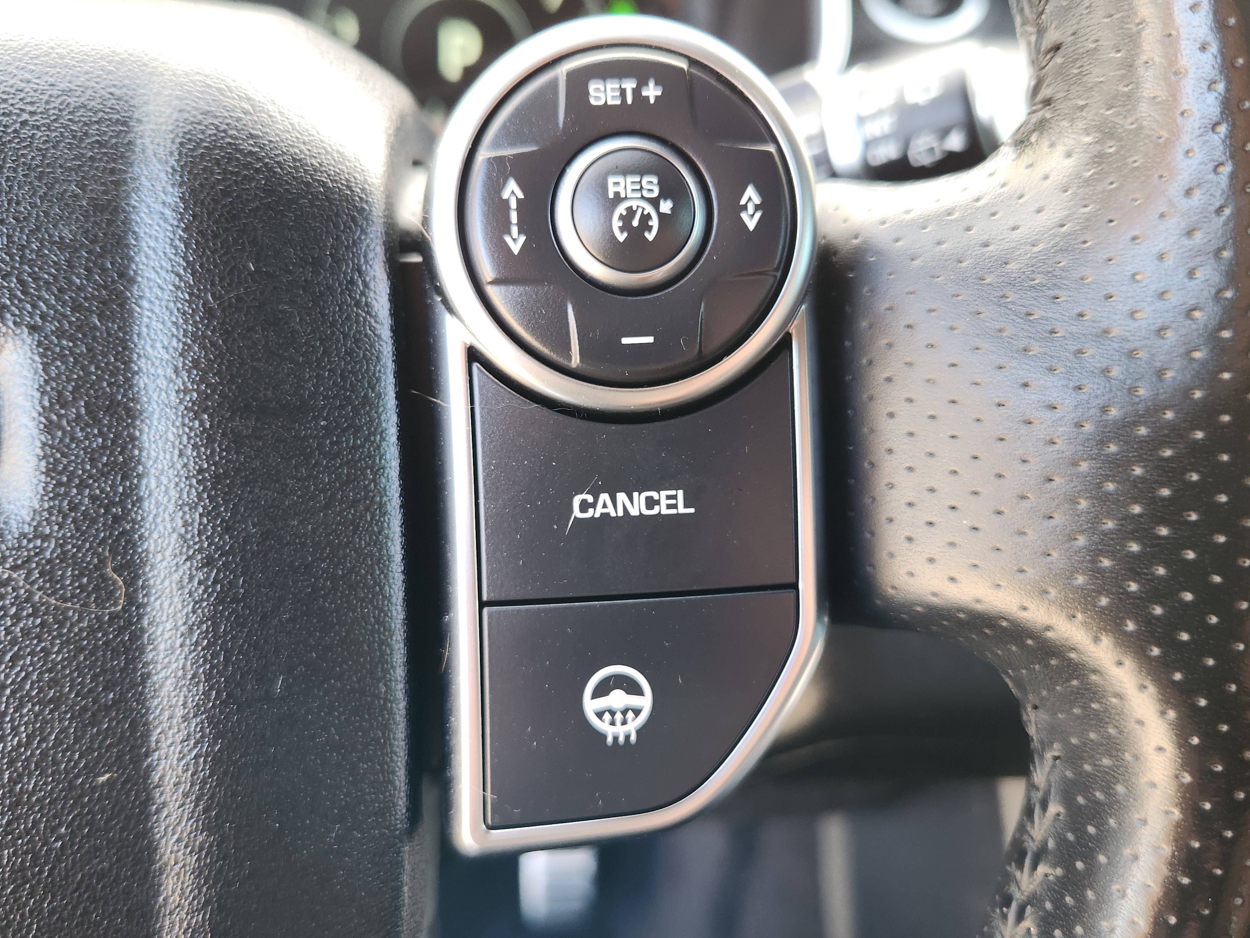 Used 2017 Land Rover Range Rover Sport HSE AWD/4WD image 16