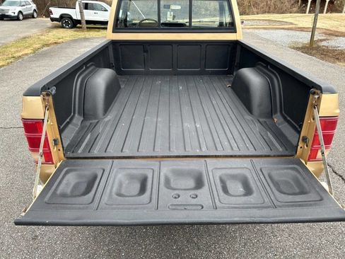 Used 1987 Jeep Comanche Pioneer image 9