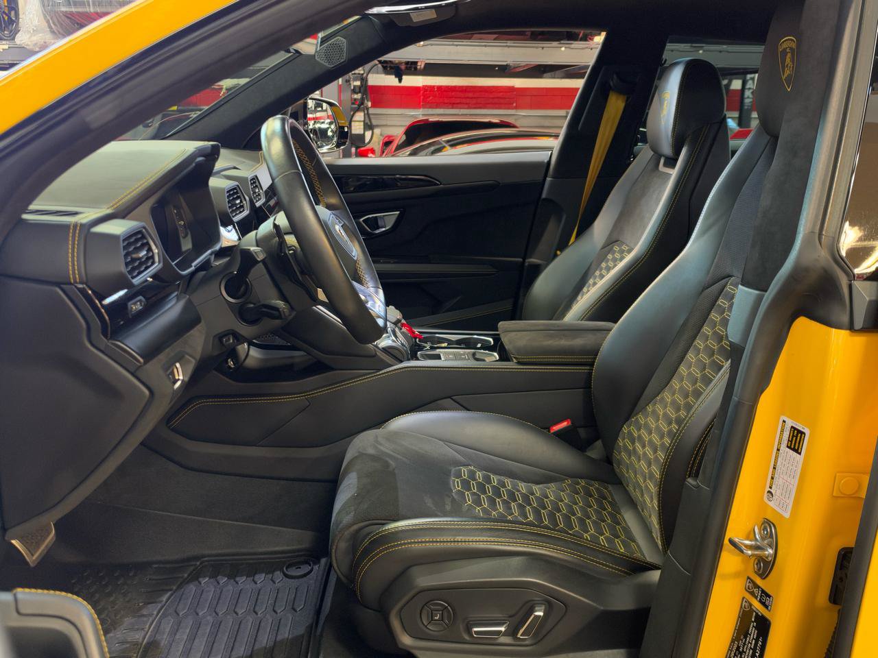 Used 2024 Lamborghini Urus S AWD/4WD image 15