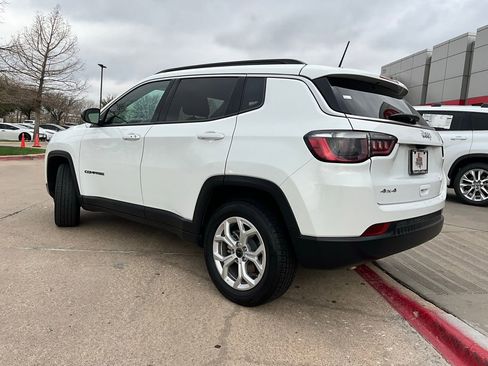 Used 2025 Jeep Compass Latitude image 8