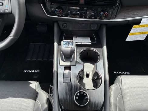 New 2026 Nissan Rogue Platinum w/ Platinum Premium Package AWD/4WD image 15