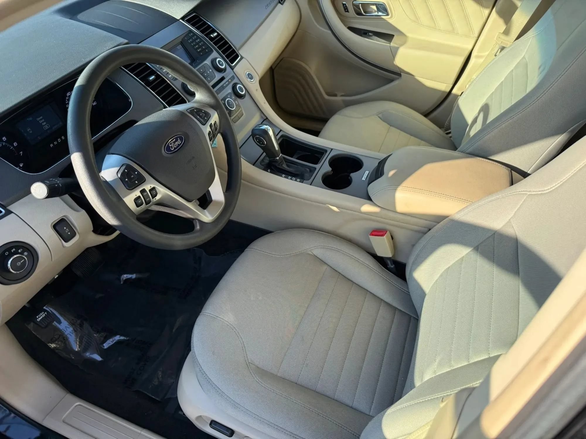 Used 2018 Ford Taurus SE FWD image 11