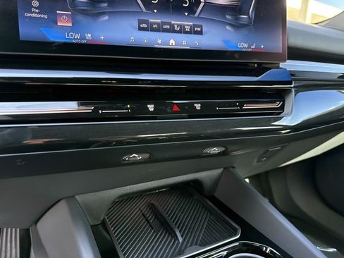 Used 2025 BMW 530i RWD image 27