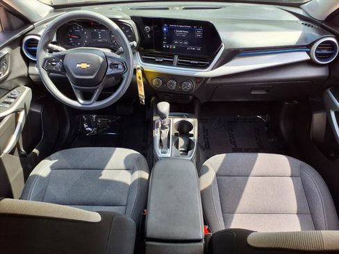 Used 2024 Chevrolet Trax LS w/ LS Convenience Package FWD image 12