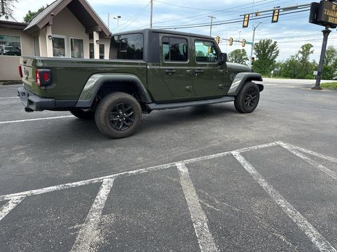 Used 2021 Jeep Gladiator Sport AWD/4WD image 5