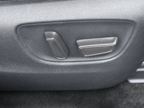 Used 2021 Toyota Highlander XLE AWD/4WD image 37