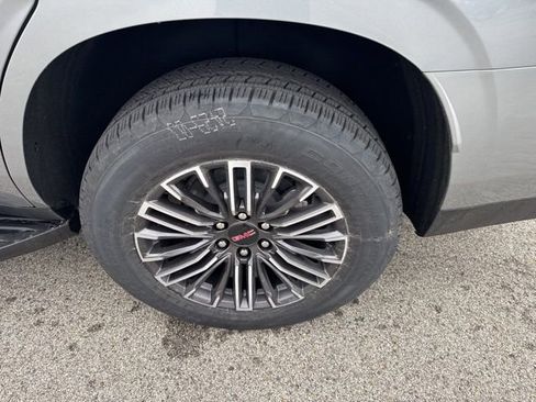 New 2026 GMC Yukon Elevation image 9