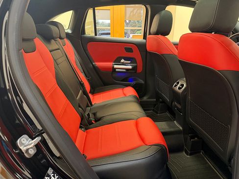 Used 2025 Mercedes-Benz GLA 35 AMG 4MATIC image 27