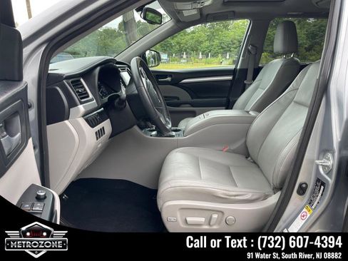 Used 2014 Toyota Highlander XLE image 21