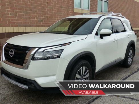 Used 2022 Nissan Pathfinder SL w/ SL Black Package AWD/4WD image 1