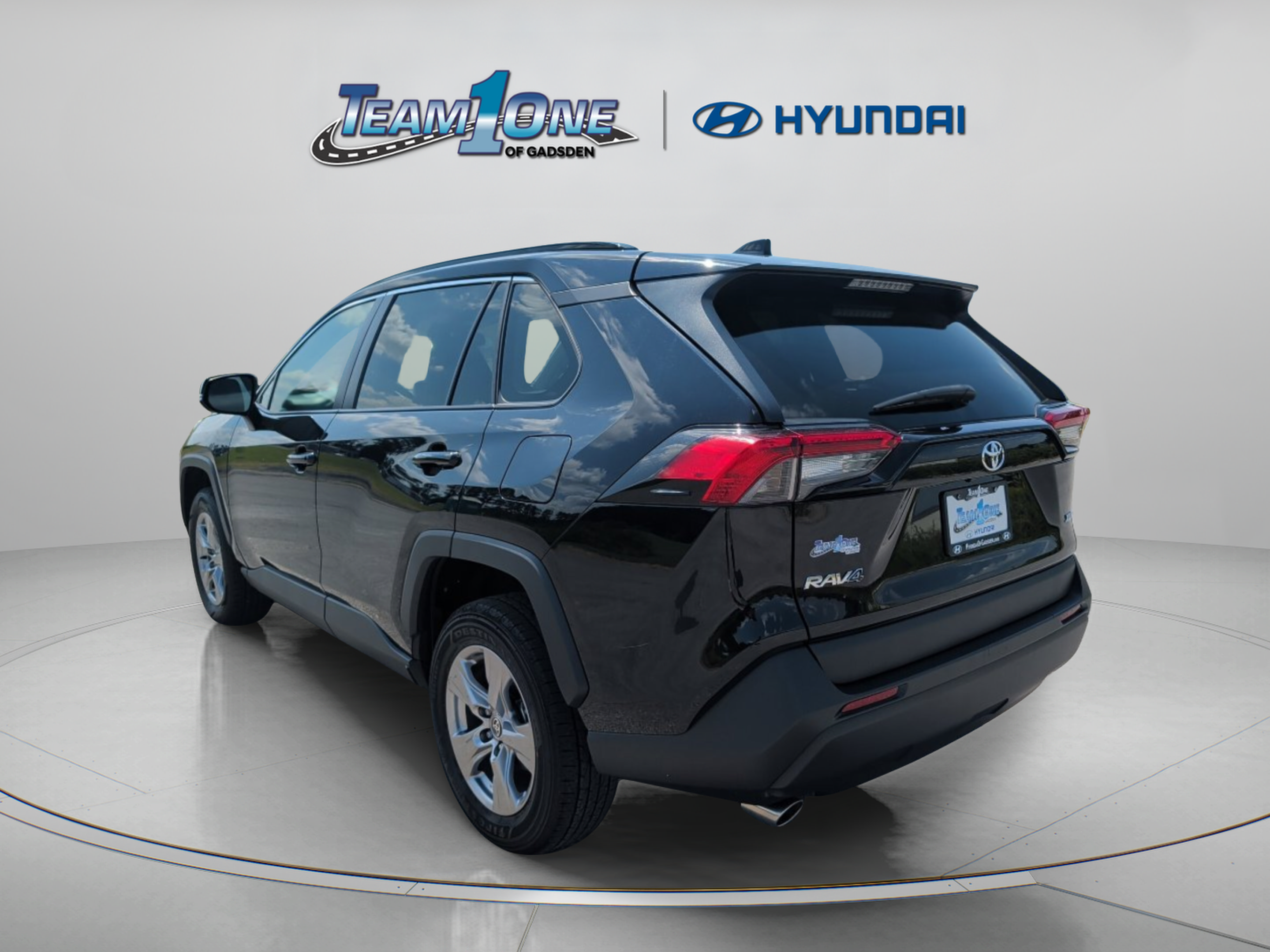 Used 2024 Toyota RAV4 XLE FWD image 6