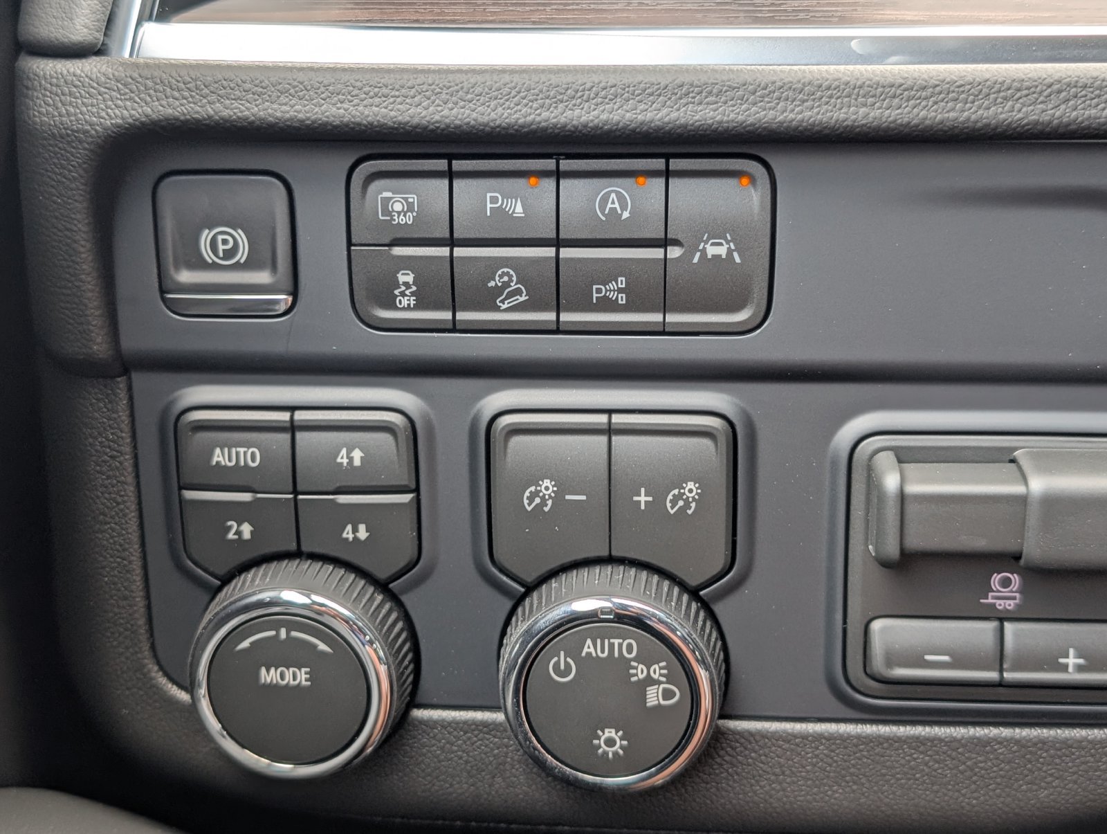 New 2026 Chevrolet Tahoe LS w/ LS Custom Edition AWD/4WD image 13