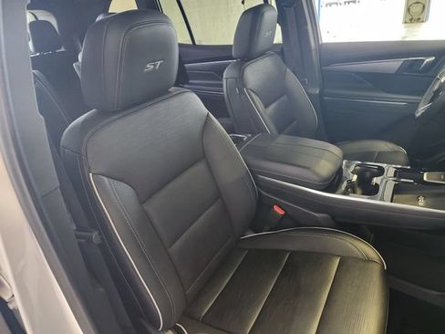 Certified 2025 Buick Enclave Sport Touring FWD image 21