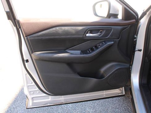 Used 2022 Nissan Rogue SV w/ SV Premium Package FWD image 18