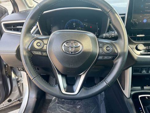 Used 2024 Toyota Corolla Cross XLE w/ Convenience Package image 11