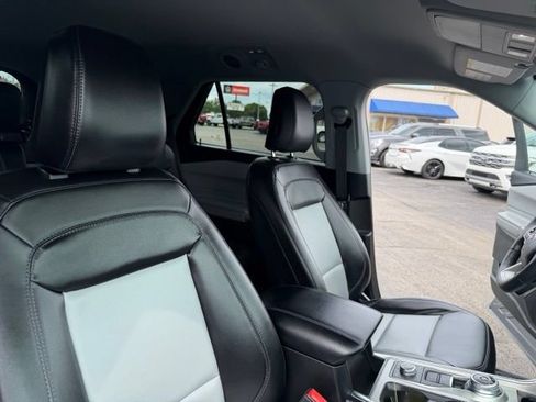 Used 2023 Ford Explorer XLT w/ Equipment Group 202A AWD/4WD image 43