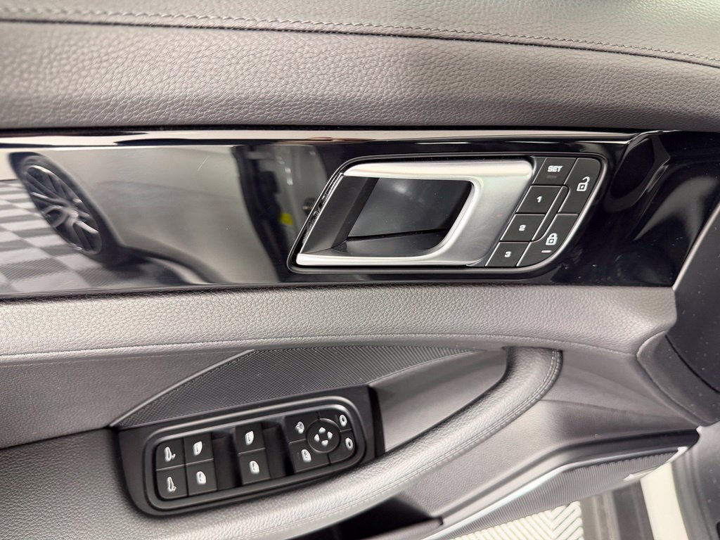 Certified 2023 Porsche Panamera RWD image 18