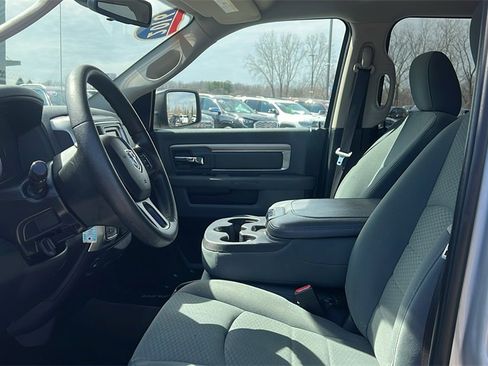 Used 2016 RAM 1500 Classic SLT image 11