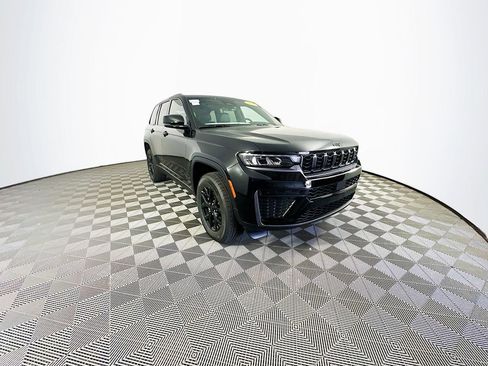 New 2026 Jeep Grand Cherokee Altitude AWD/4WD image 2