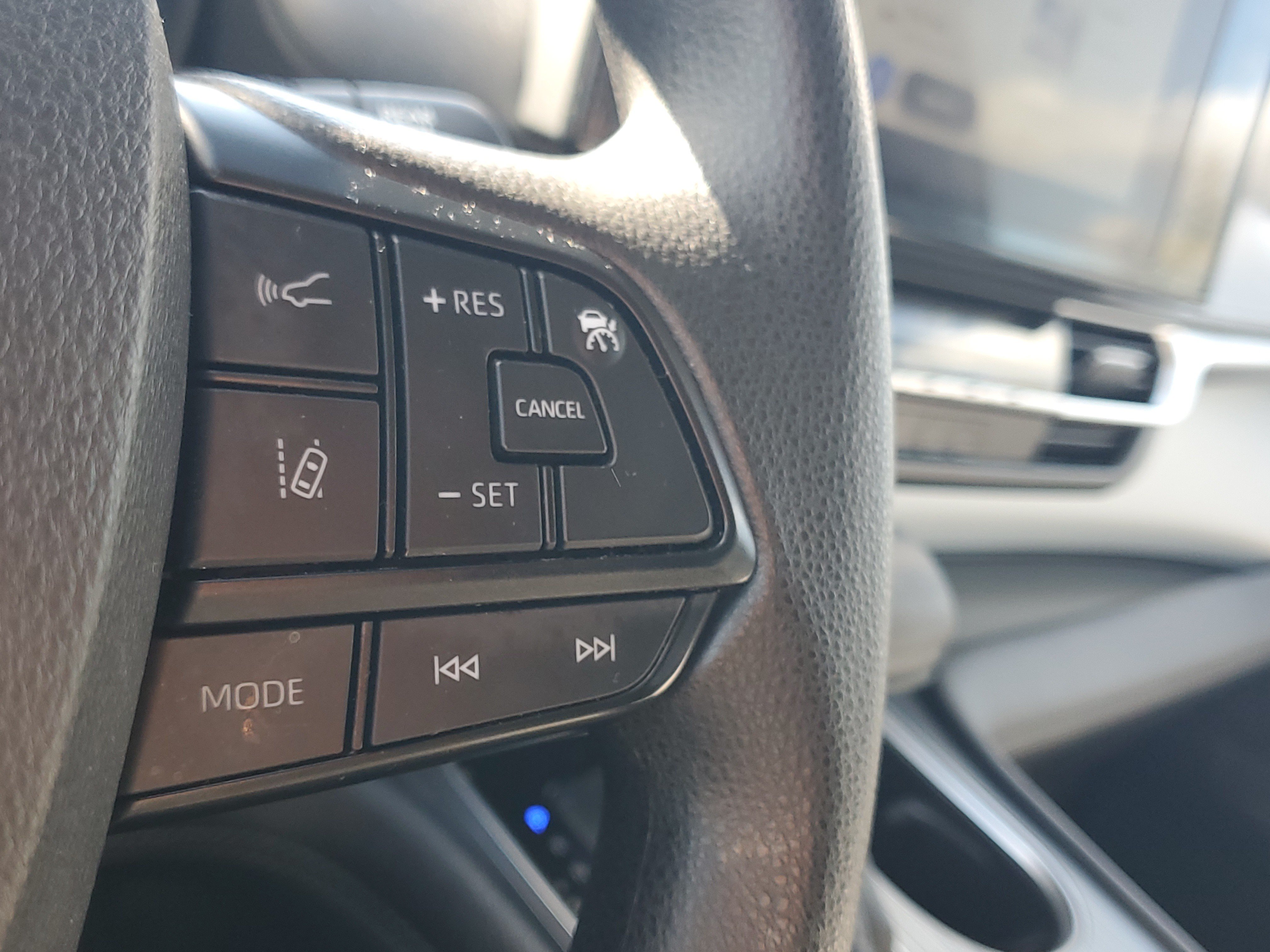 Certified 2025 Toyota Sienna LE FWD image 27