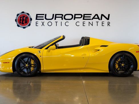 Used 2018 Ferrari 488 Spider image 17