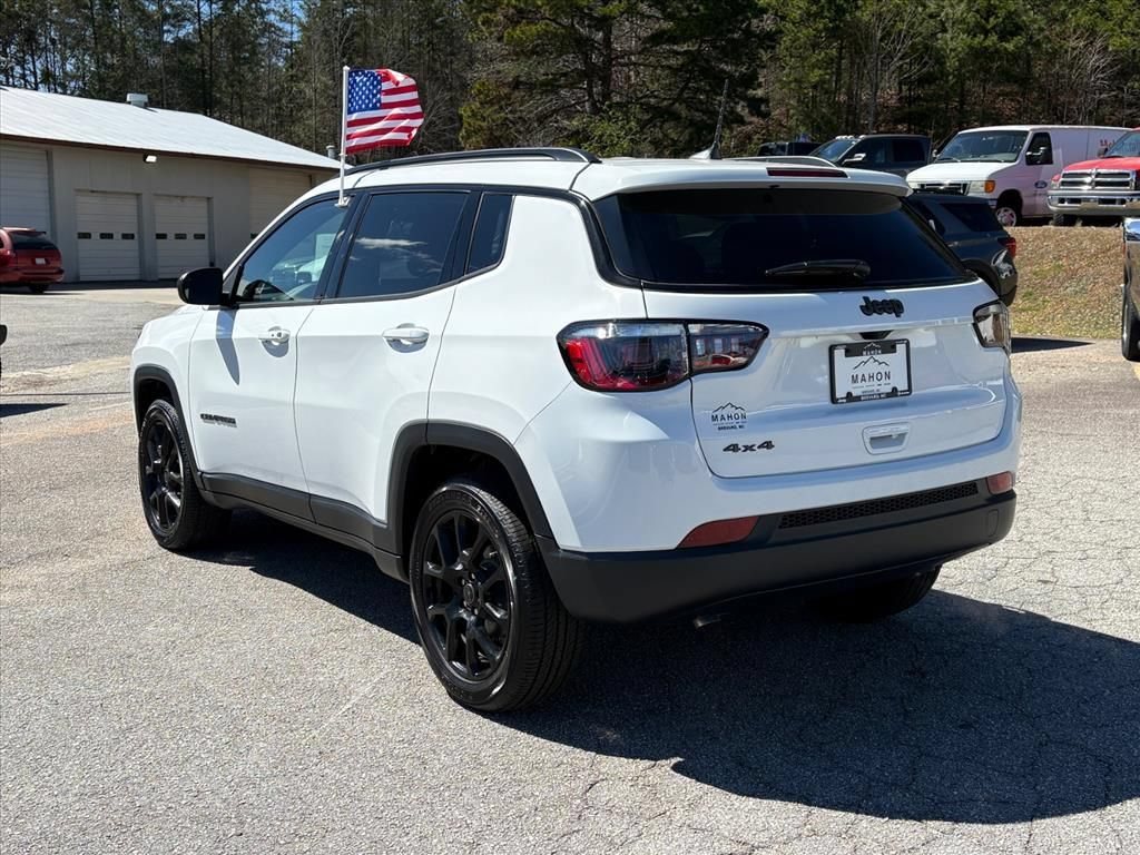 Used 2026 Jeep Compass Latitude AWD/4WD image 7
