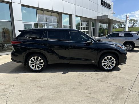Used 2023 Toyota Highlander Limited image 9