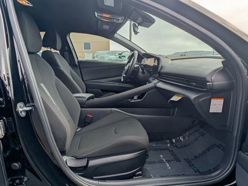 Certified 2025 Hyundai Elantra SEL w/ Cargo Package FWD image 10