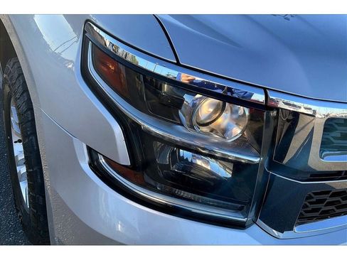 Used 2018 Chevrolet Suburban LT image 31