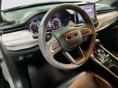 Used 2023 Jeep Compass Limited image 10