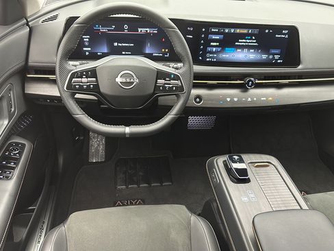 Used 2024 Nissan Ariya AWD image 10