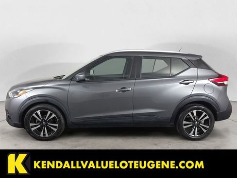 Used 2020 Nissan Kicks SV FWD image 2