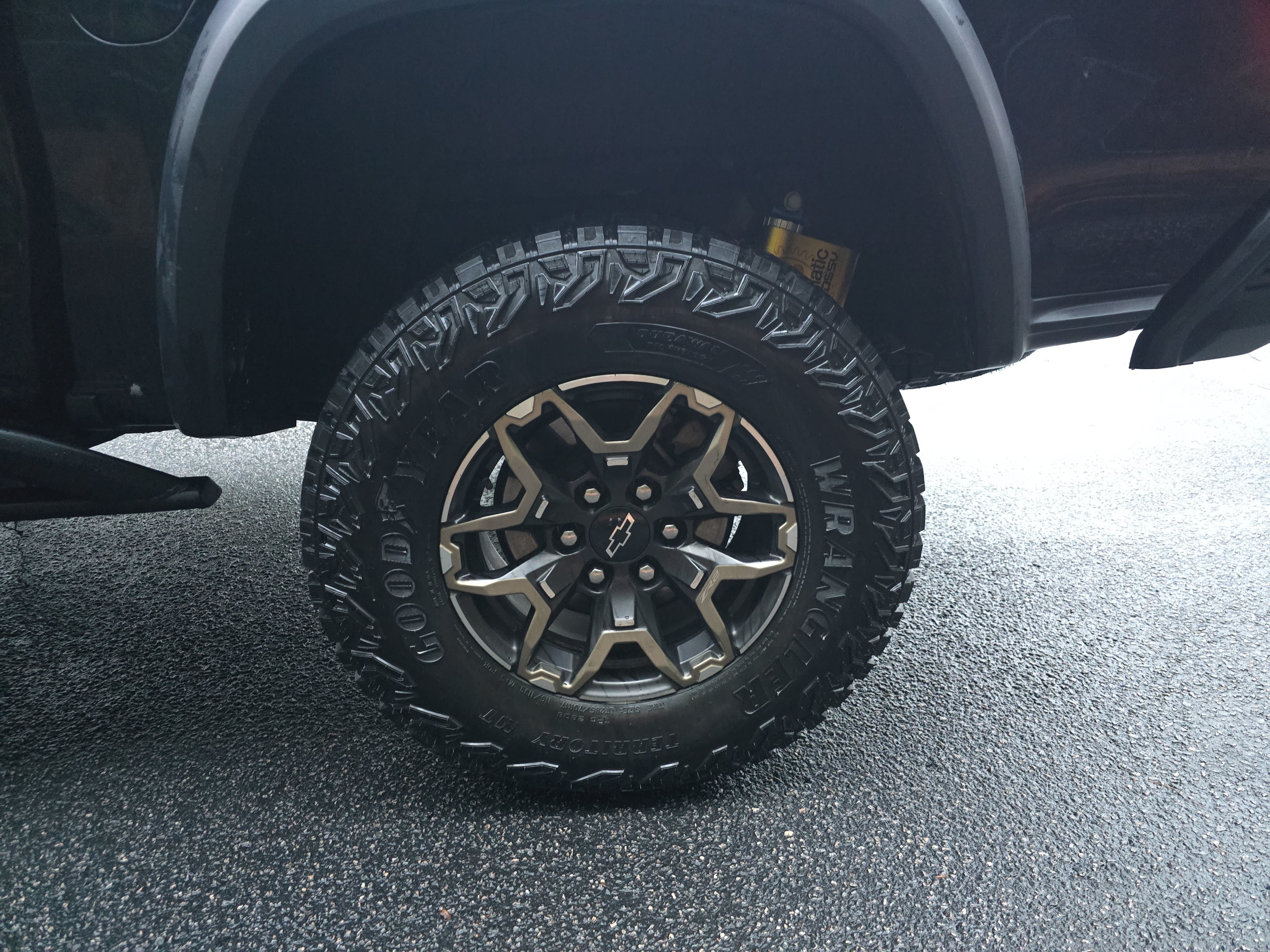 Used 2023 Chevrolet Colorado ZR2 w/ ZR2 Convenience Package III AWD/4WD image 30
