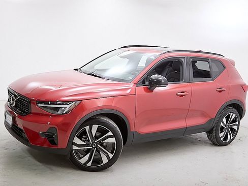 Certified 2023 Volvo XC40 B5 Plus w/ Driver Assist Package image 3