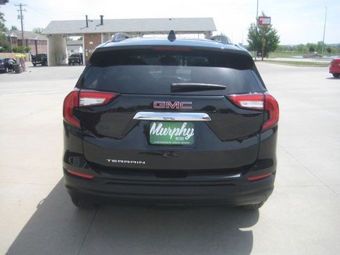 Used 2022 GMC Terrain SLE w/ Driver Convenience Package FWD image 6