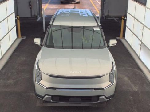 Used 2024 Kia EV9 Light Long Range image 2