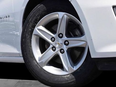 Used 2024 Chevrolet Malibu LS w/ Driver Confidence Package FWD image 3