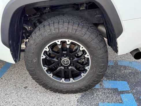 Used 2022 Toyota Tundra SR5 AWD/4WD image 10