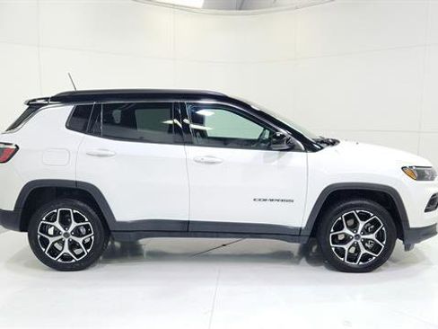 Used 2025 Jeep Compass Limited image 9