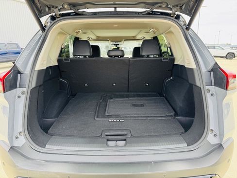 Used 2023 Nissan Rogue SV w/ SV Premium B Package image 29