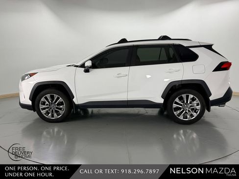 Used 2019 Toyota RAV4 XLE Premium AWD/4WD image 8
