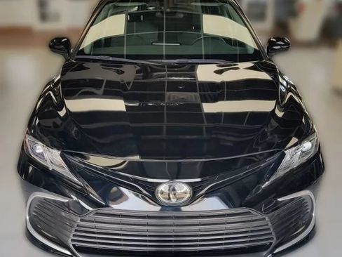 Used 2022 Toyota Camry LE w/ Carpet Mat Package (TMS) FWD image 2