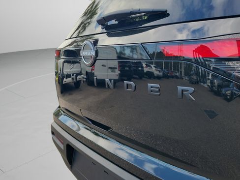 New 2025 Nissan Pathfinder SV image 8