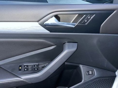 Used 2025 Volkswagen Jetta Sport image 8